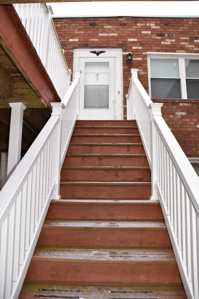 Large Updated Apartment 20 E 36th St Shadyside OH 43947 Apartment Finder