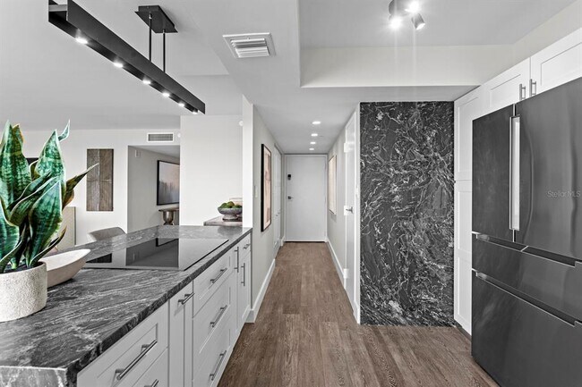 Building Photo - 3301 Bayshore Blvd