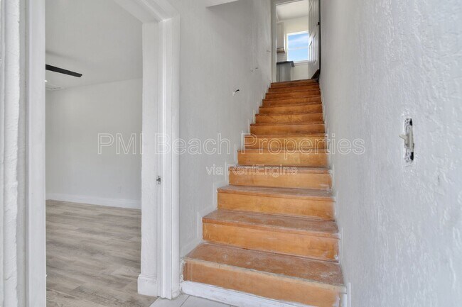 Building Photo - 825 Truman St