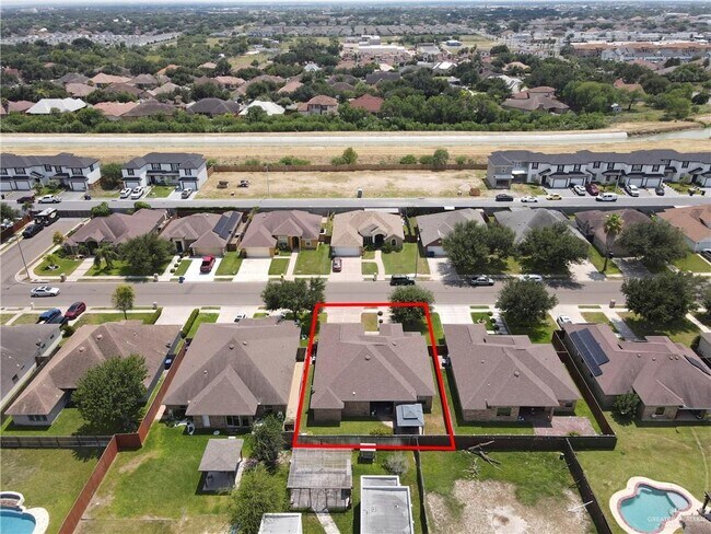 Building Photo - 28 Sycamore Ave