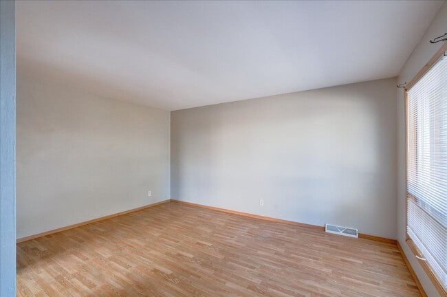 Building Photo - 1309-1311 Prairie Rd