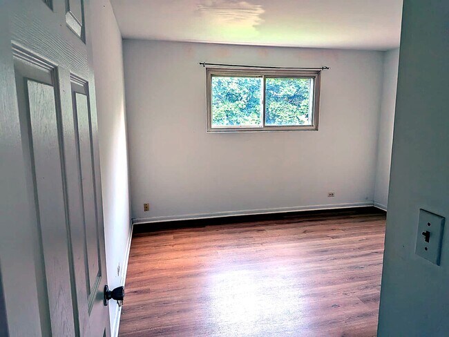 Building Photo - 386 Dover Ln