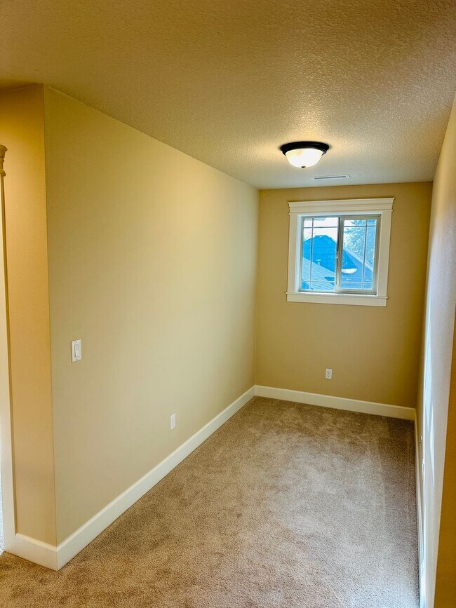 Building Photo - Beautiful Custom Felida Home