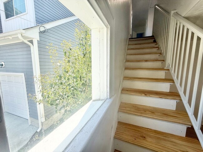 Building Photo - ***RENT READY~4 Bed RENOVATED 2 story house/w/ downstairs bedroom/Granite countertops