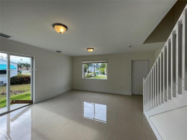 Building Photo - 385 NW 82nd Terrace