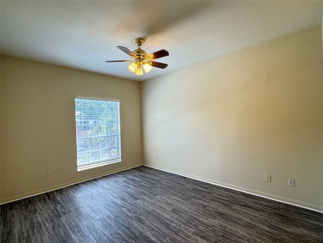 Building Photo - 6500 Harbor Town Dr