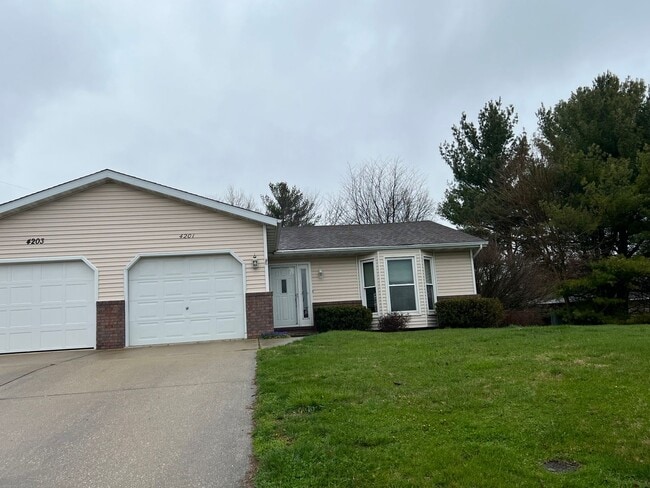 Building Photo - 4201 Pickfair Rd