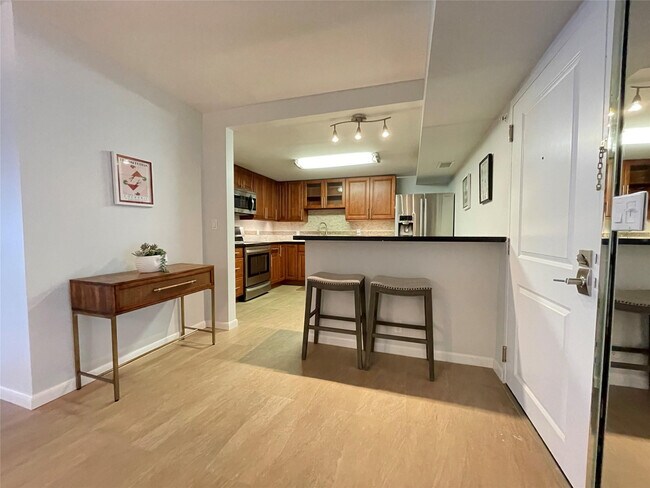 Building Photo - 1800 S Ocean Blvd