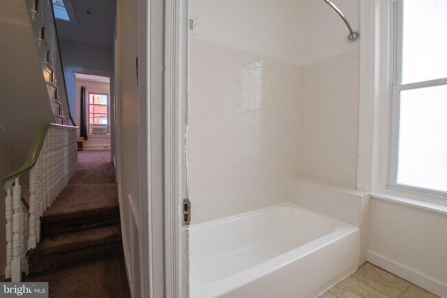 Building Photo - 2039 N Gratz St