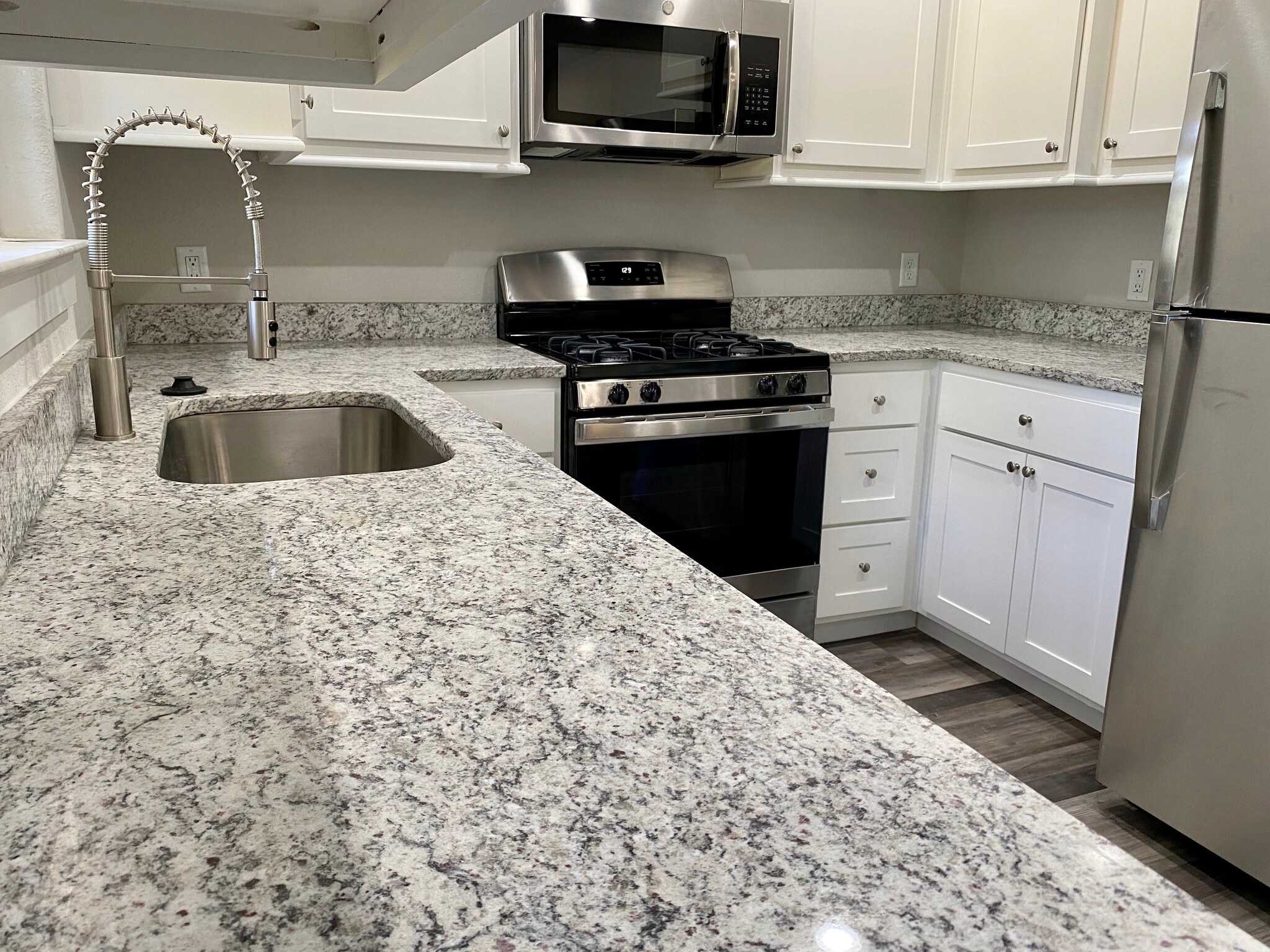 Building Photo - 3004 SW Garrison Ln