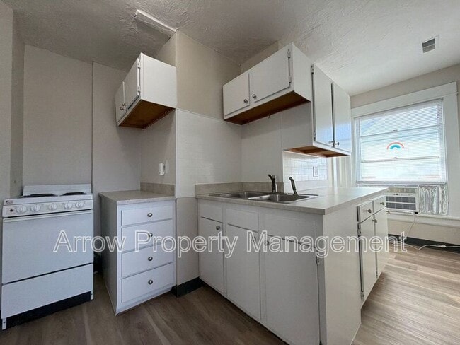 Building Photo - 2121 Washington St