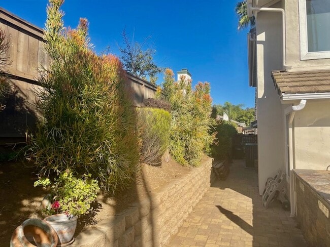 Building Photo - Great Escondido Rental