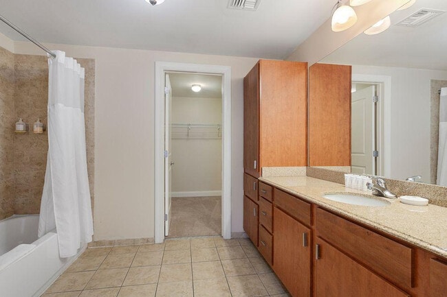 Building Photo - 925 Common St