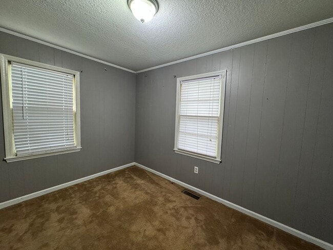 Building Photo - 2 Bedrooms- 1 Bathroom- House in Centre, AL!