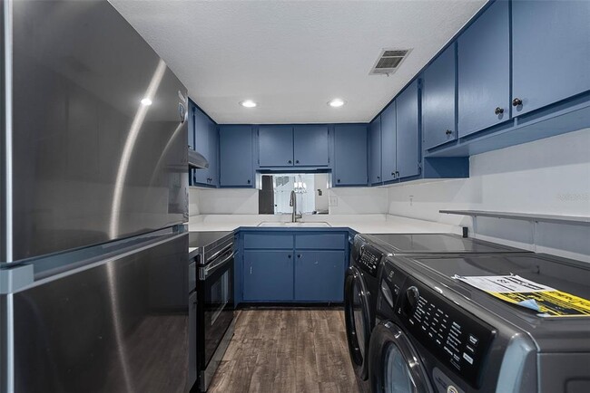 Building Photo - 60 Club House Dr