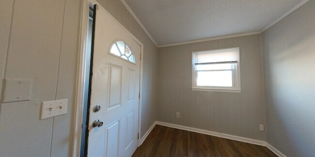 Building Photo - 517 Lois Ln