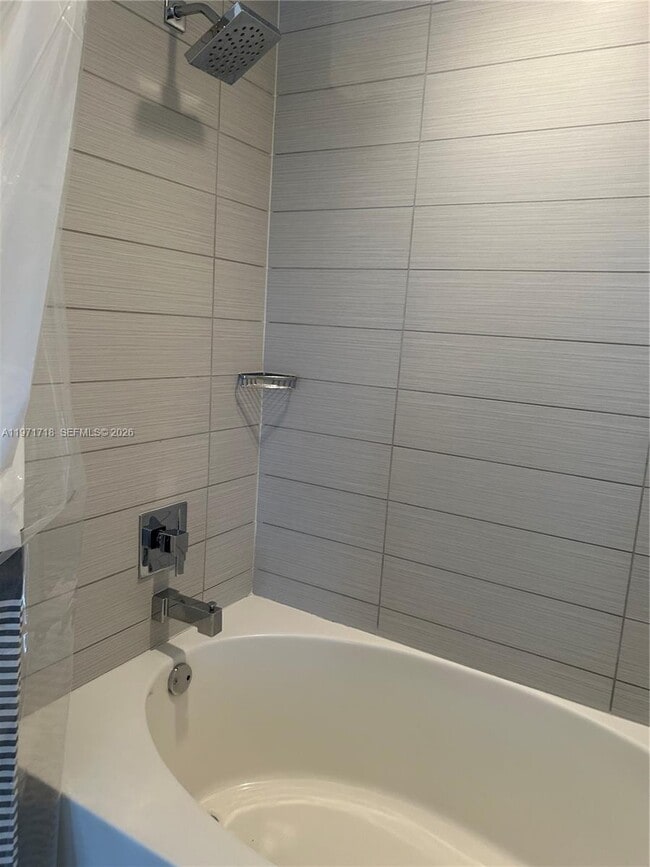 Building Photo - 999 SW 1st Ave