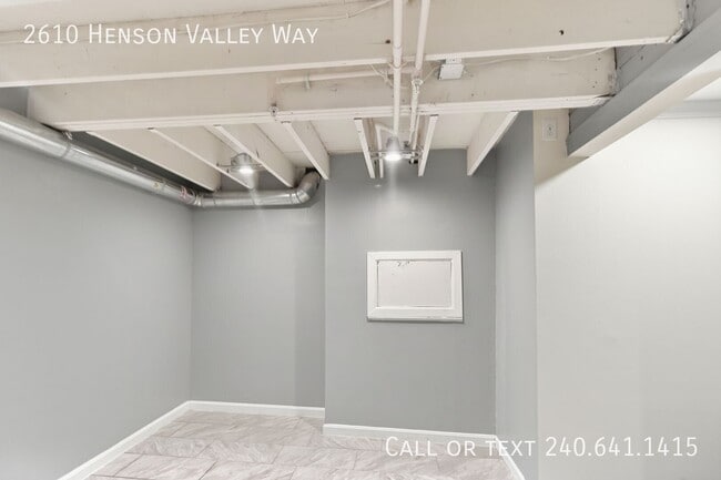 Building Photo - 2610 Henson Valley Way
