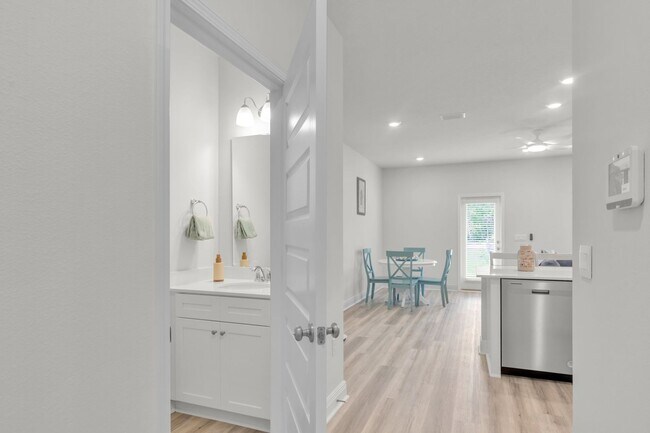 Building Photo - 5724 Sandy Walk St