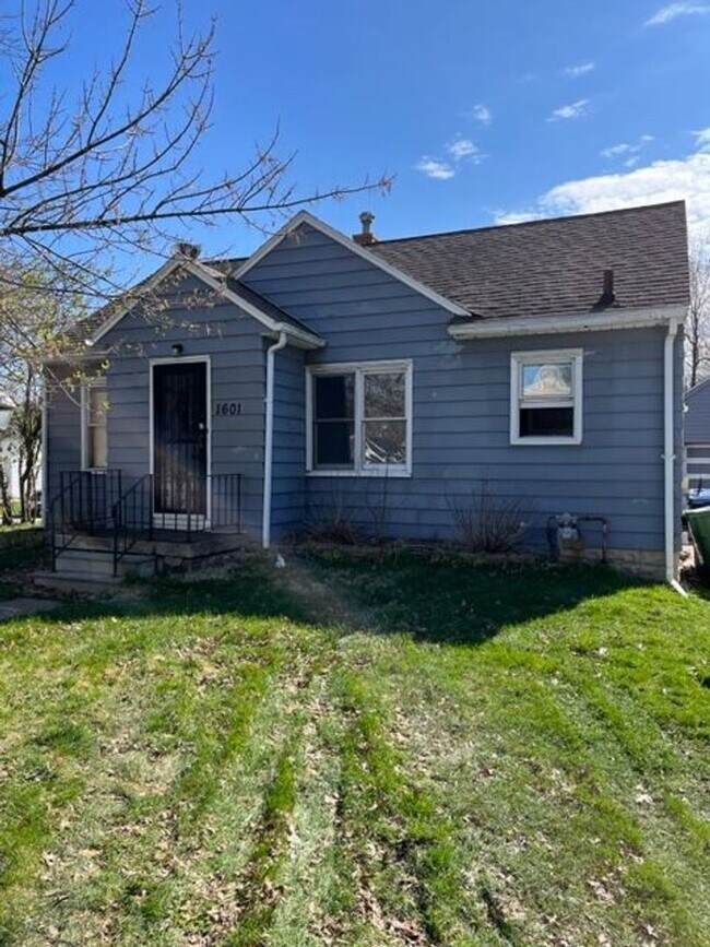 Building Photo - 3 Bed, 1 Bath - House for rent!