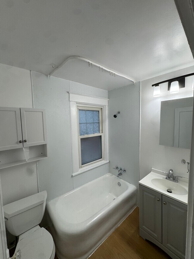 Building Photo - 6431 Kennedy Ave