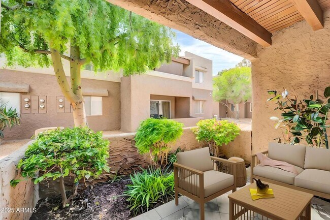 Building Photo - 1 Bedroom Condo in a private gated communi...