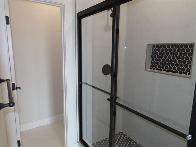 Building Photo - 1871 Lapis Ave