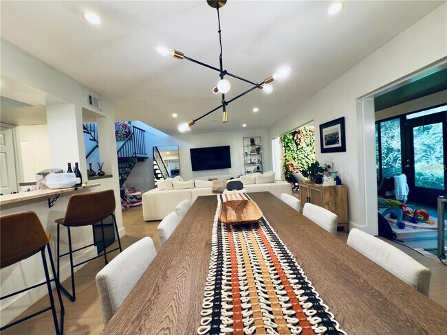 Building Photo - 8113 Breeze Cove Ln