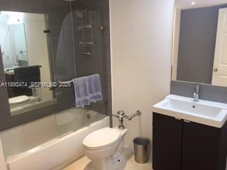 Building Photo - 1500 Bay Rd