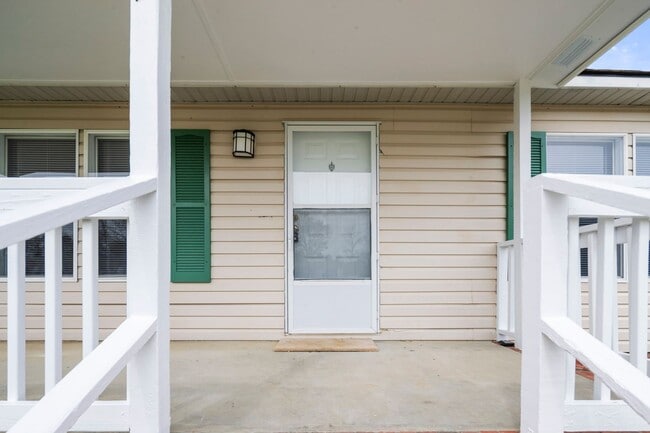Building Photo - 3 Bed 2 Bath Home Close to Fort Bragg