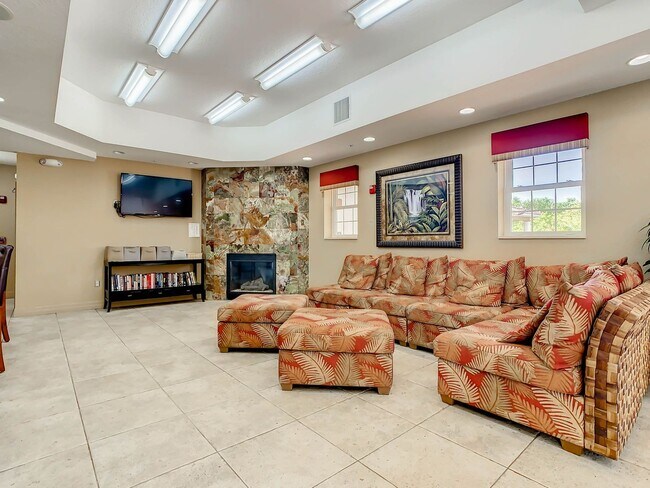 Building Photo - Beautiful Ocean Walk Condo Available February 28th