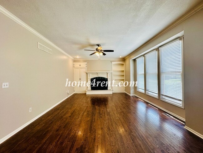 Building Photo - Blue Valley Schools, Walking Distance to Elementary School and Neighborhood Pool!