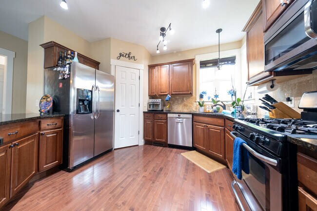 Building Photo - 15615 Dunberry Way