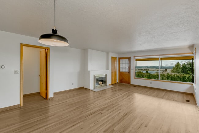 Building Photo - 6506 E Evergreen Blvd