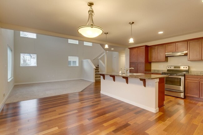 Building Photo - Bright and spacious 3 bed home in nice Lynnwood location!