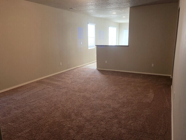 Building Photo - Spacious 4 bedroom Rio Rancho home in Enchanted Hills! Refrigerated air. Right off 550