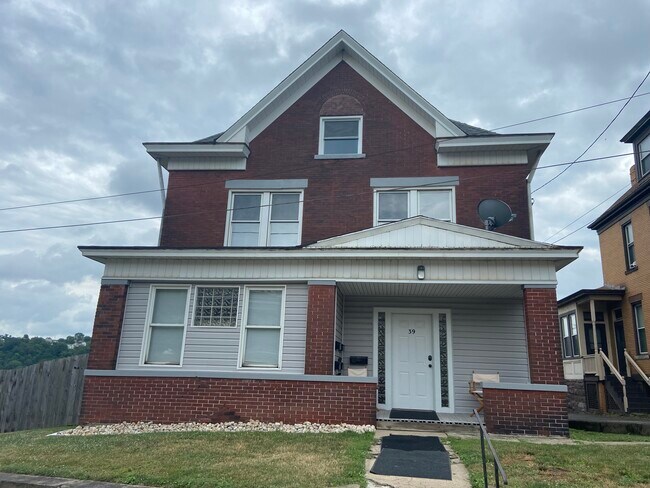 Building Photo - 39 Maple Ave