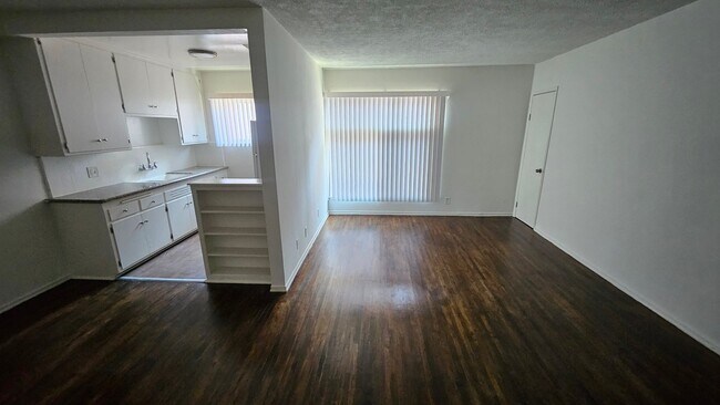 Building Photo - 1219 N Ardmore Ave