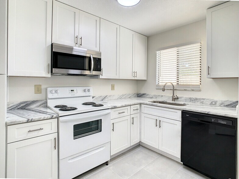Building Photo - 9027 Pebble Creek Dr
