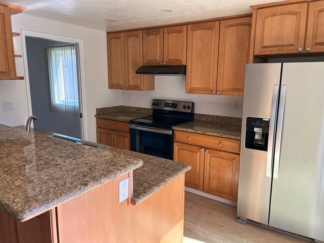 Building Photo - SPACIOUS BRIGHT CUL-DE-SAC 3BD/2BA HOUSE w...