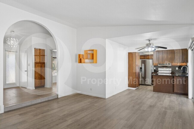 Building Photo - 9300 E Kalil Dr