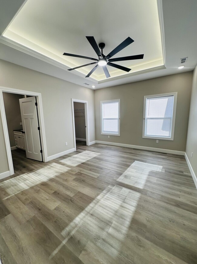 Building Photo - 726 Vine Dr