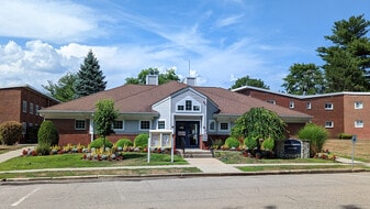 Building Photo - Davis Commons