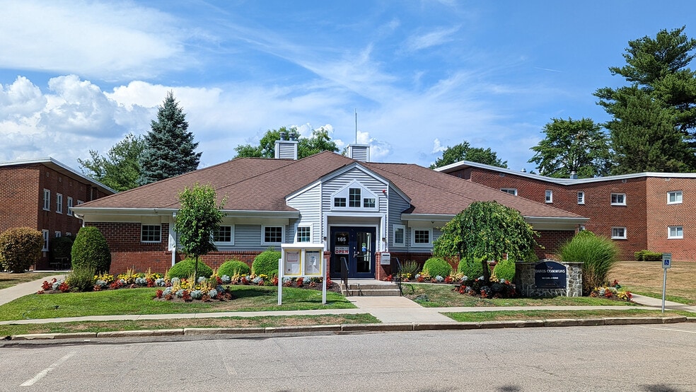 Primary Photo - Davis Commons