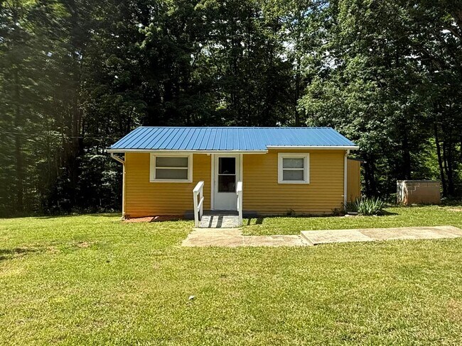 Building Photo - 1208 S Coolwell Rd