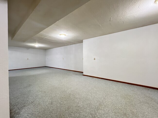 Building Photo - 3690 Keystone Dr