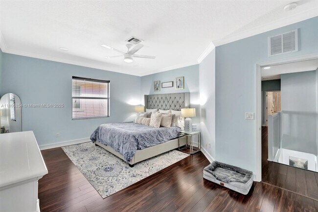 Building Photo - 853 SW 11th Ct