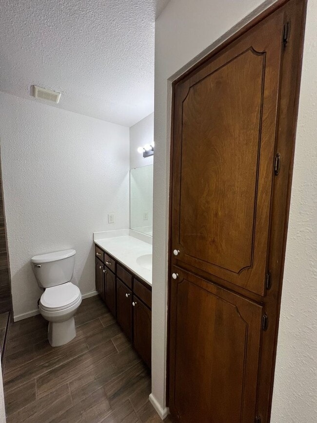 Building Photo - REMODELED 3 BEDROOM IN TOWN!