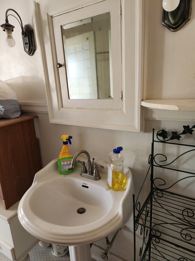 Building Photo - 420 W Sumner St