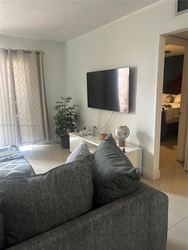 Building Photo - 6130 W 19th Ave